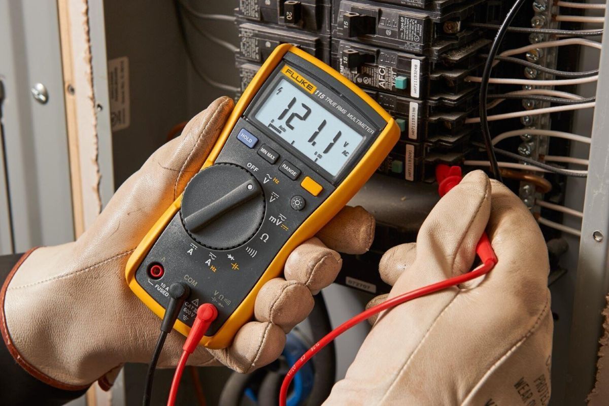 FLUKE 115 FLUKE 115 digitalni multimetar (True-RMS)